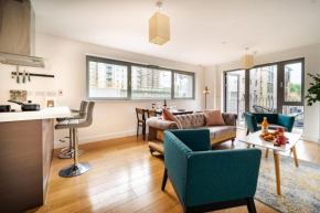 Chic property near Tower Hill with a gym